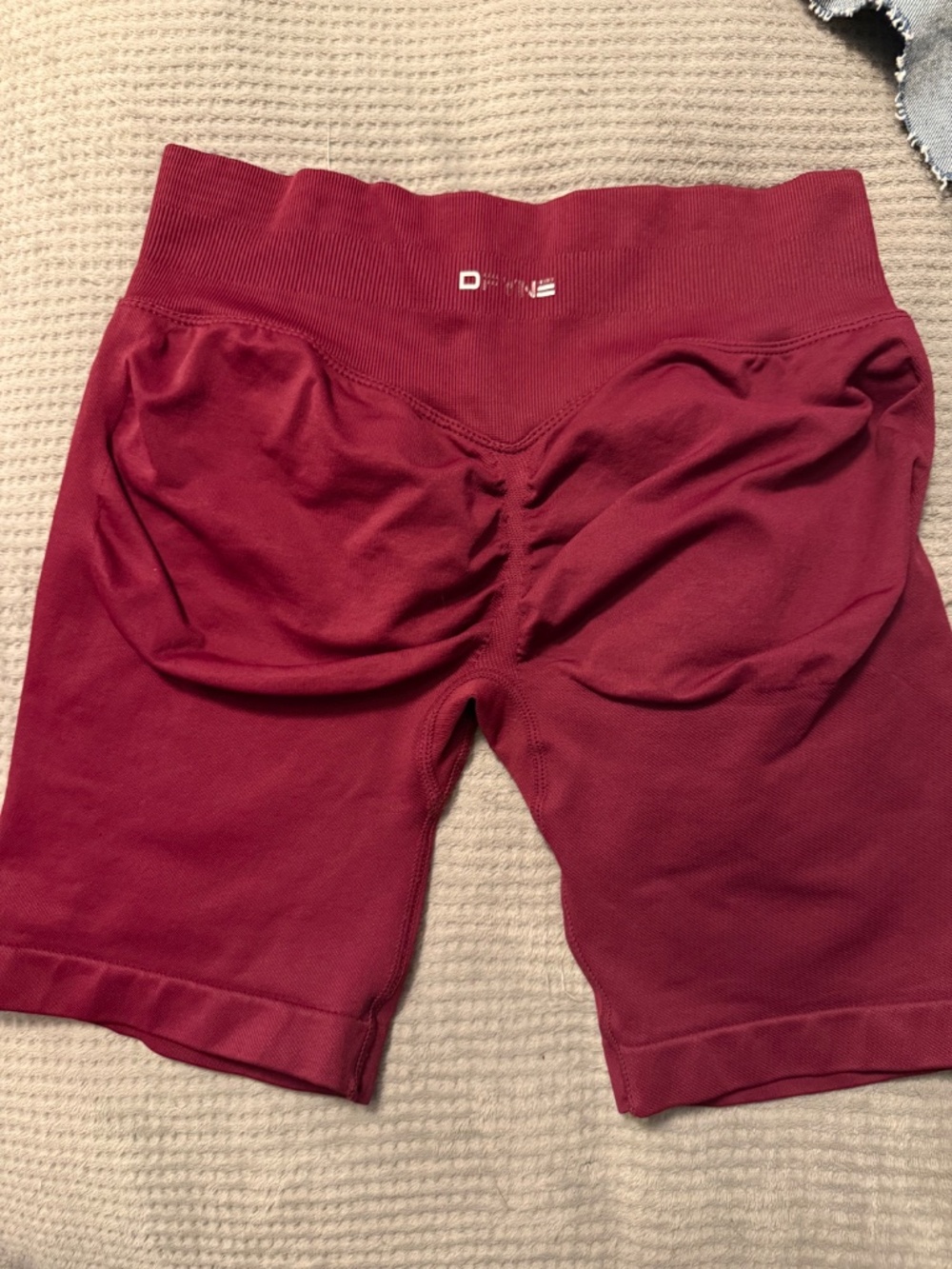 DFYNE winter berry impact shorts size medium - Picture 2 of 2